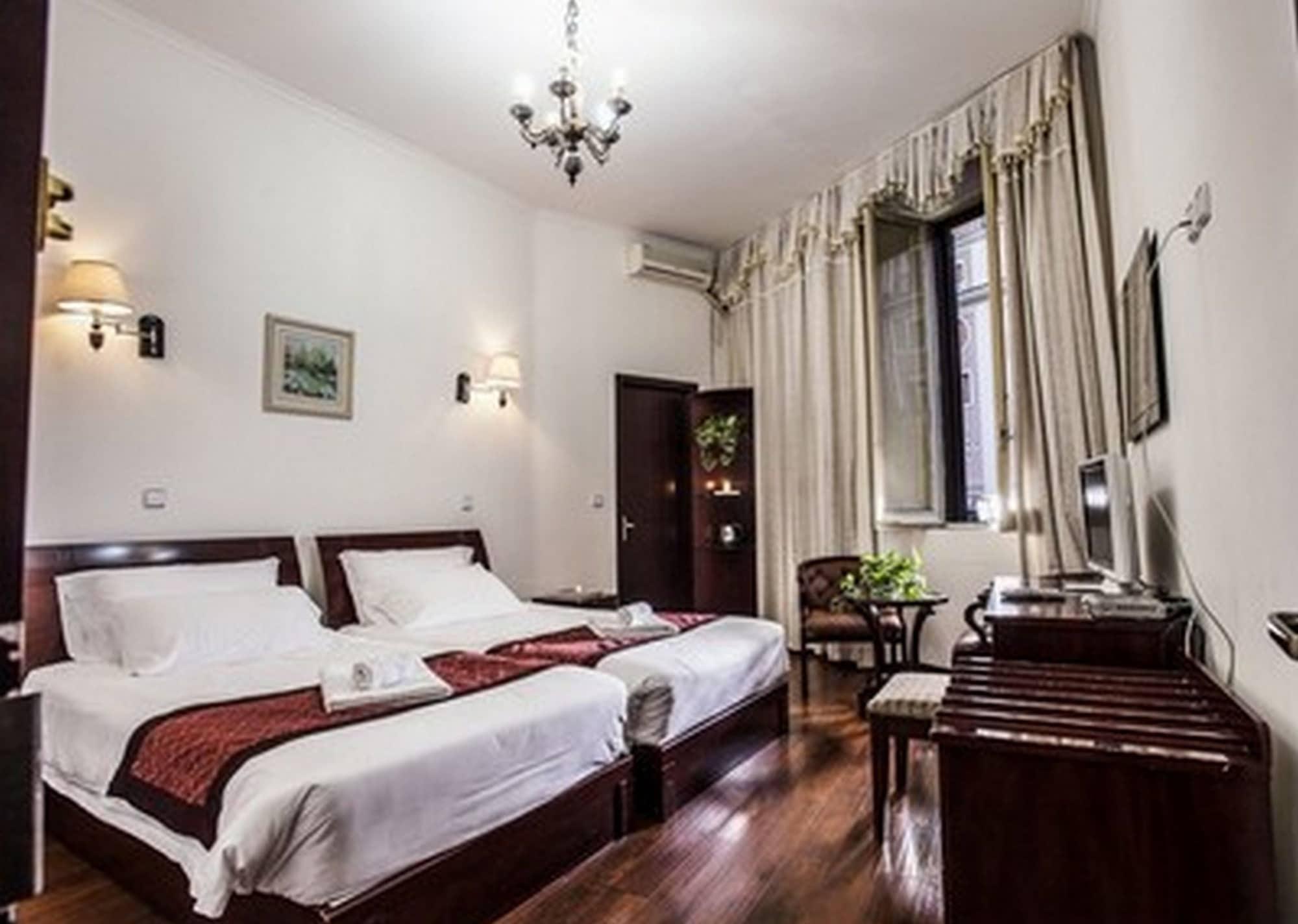 Portafortuna Guesthouse - Close To Colosseum Rome Exterior photo