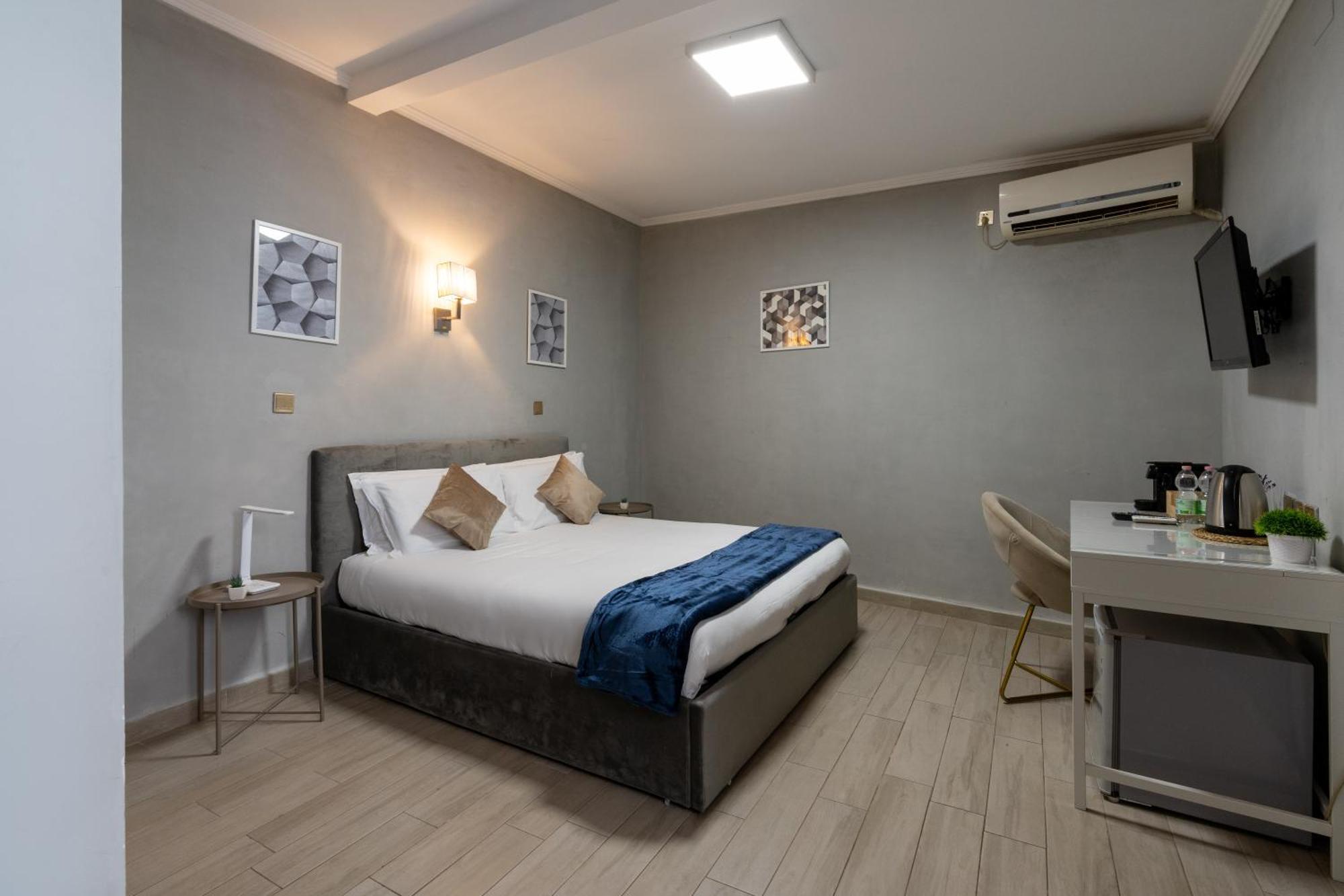 Portafortuna Guesthouse - Close To Colosseum Rome Exterior photo