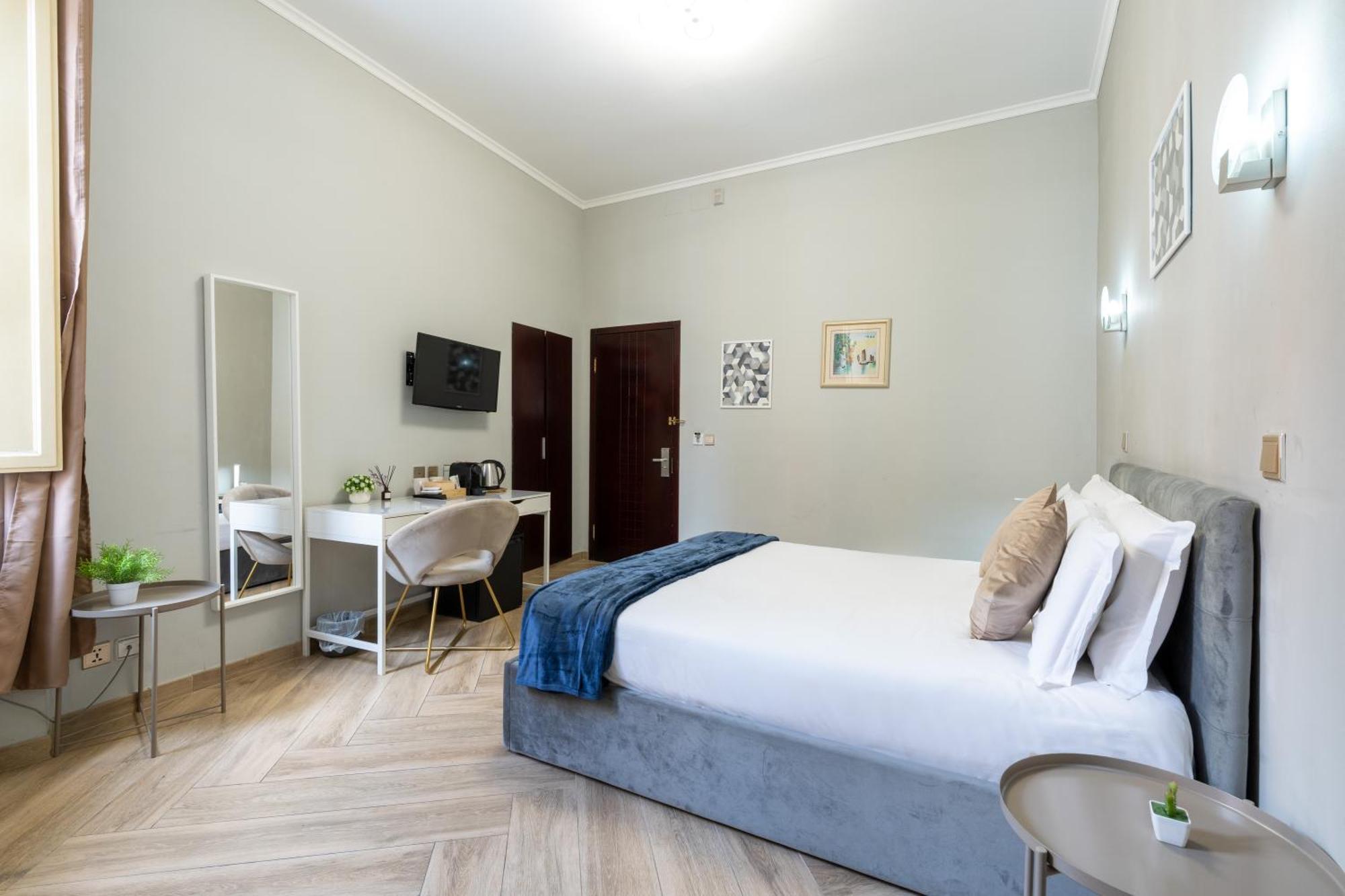 Portafortuna Guesthouse - Close To Colosseum Rome Exterior photo