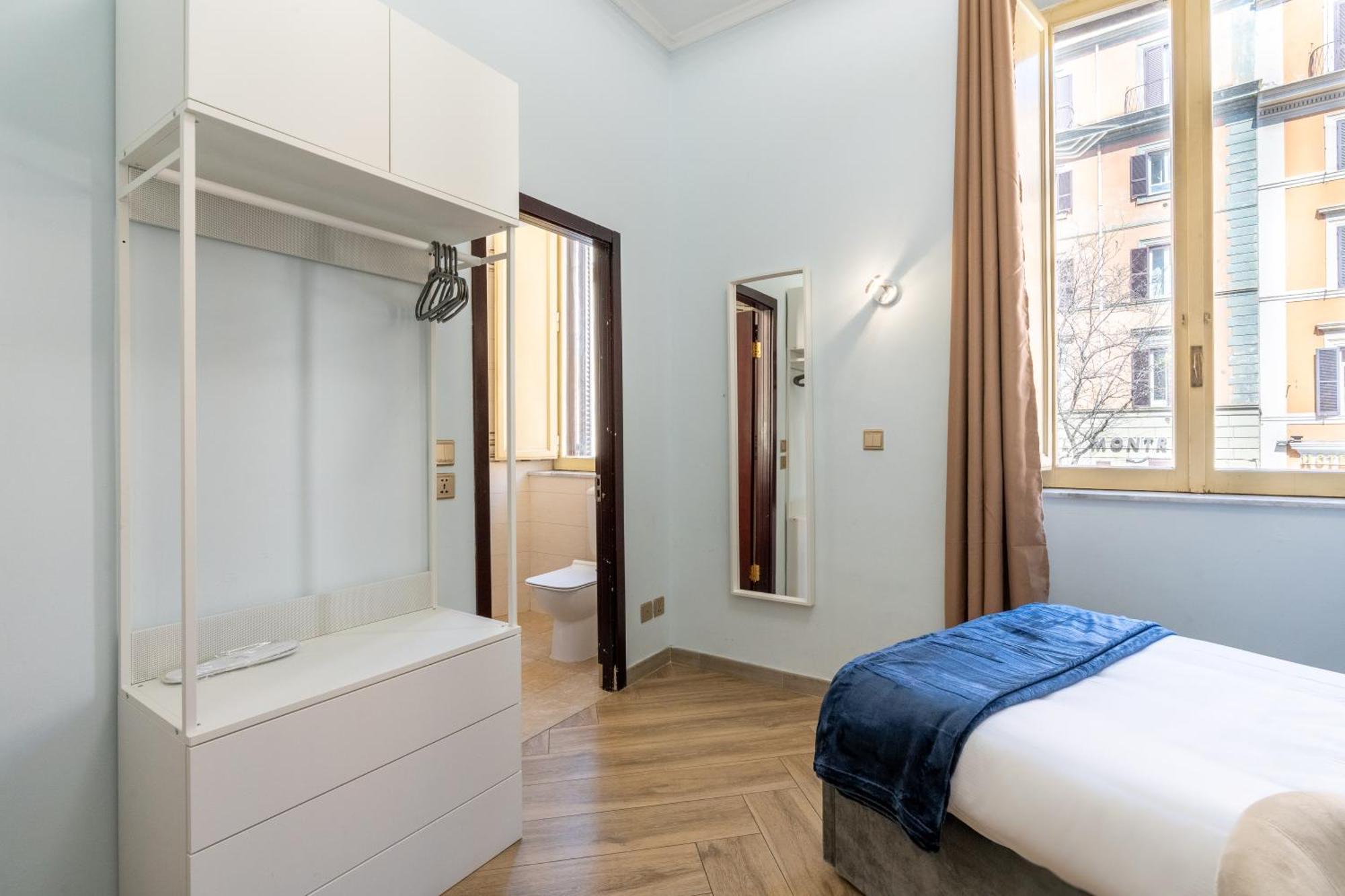 Portafortuna Guesthouse - Close To Colosseum Rome Exterior photo