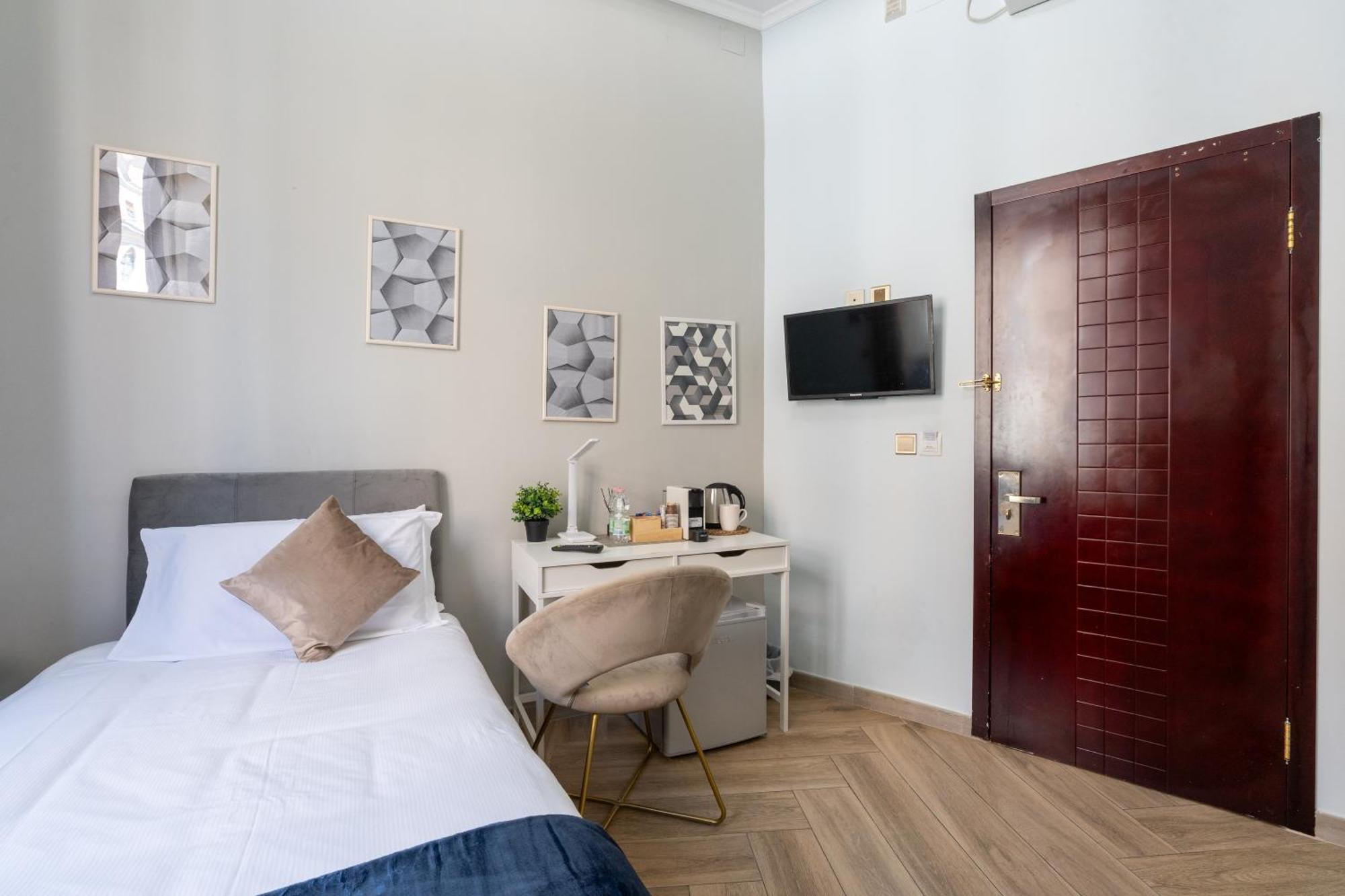 Portafortuna Guesthouse - Close To Colosseum Rome Exterior photo