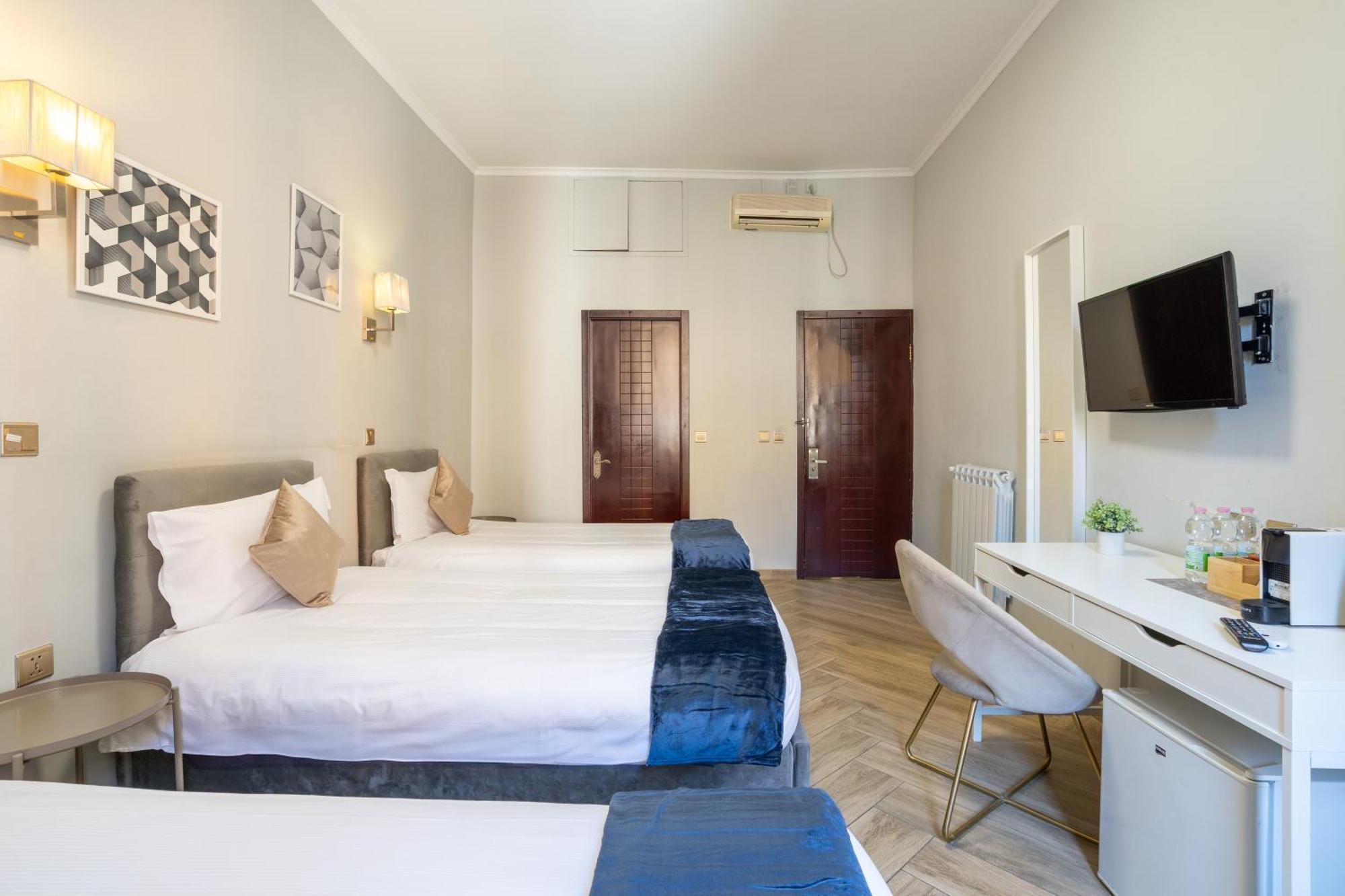Portafortuna Guesthouse - Close To Colosseum Rome Exterior photo
