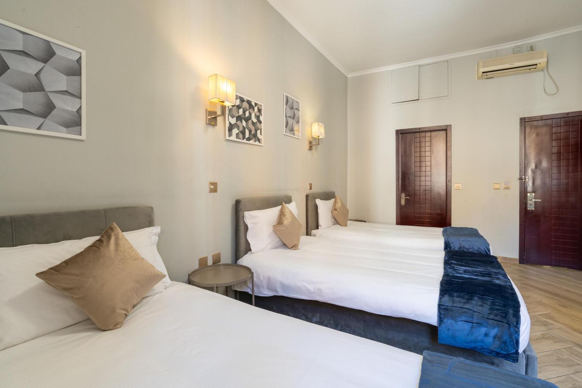 Portafortuna Guesthouse - Close To Colosseum Rome Exterior photo
