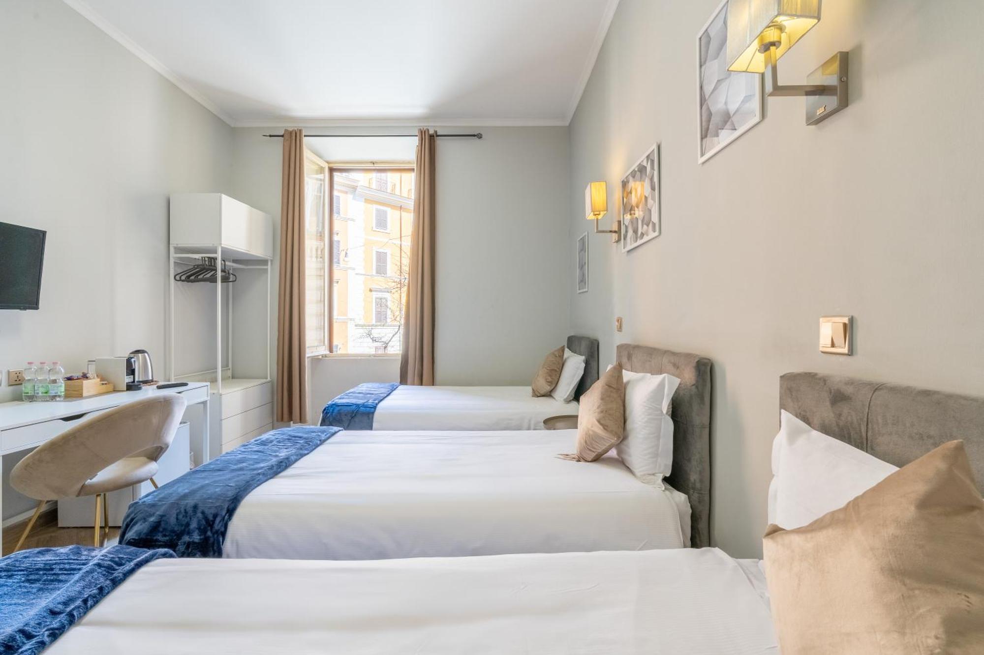 Portafortuna Guesthouse - Close To Colosseum Rome Exterior photo