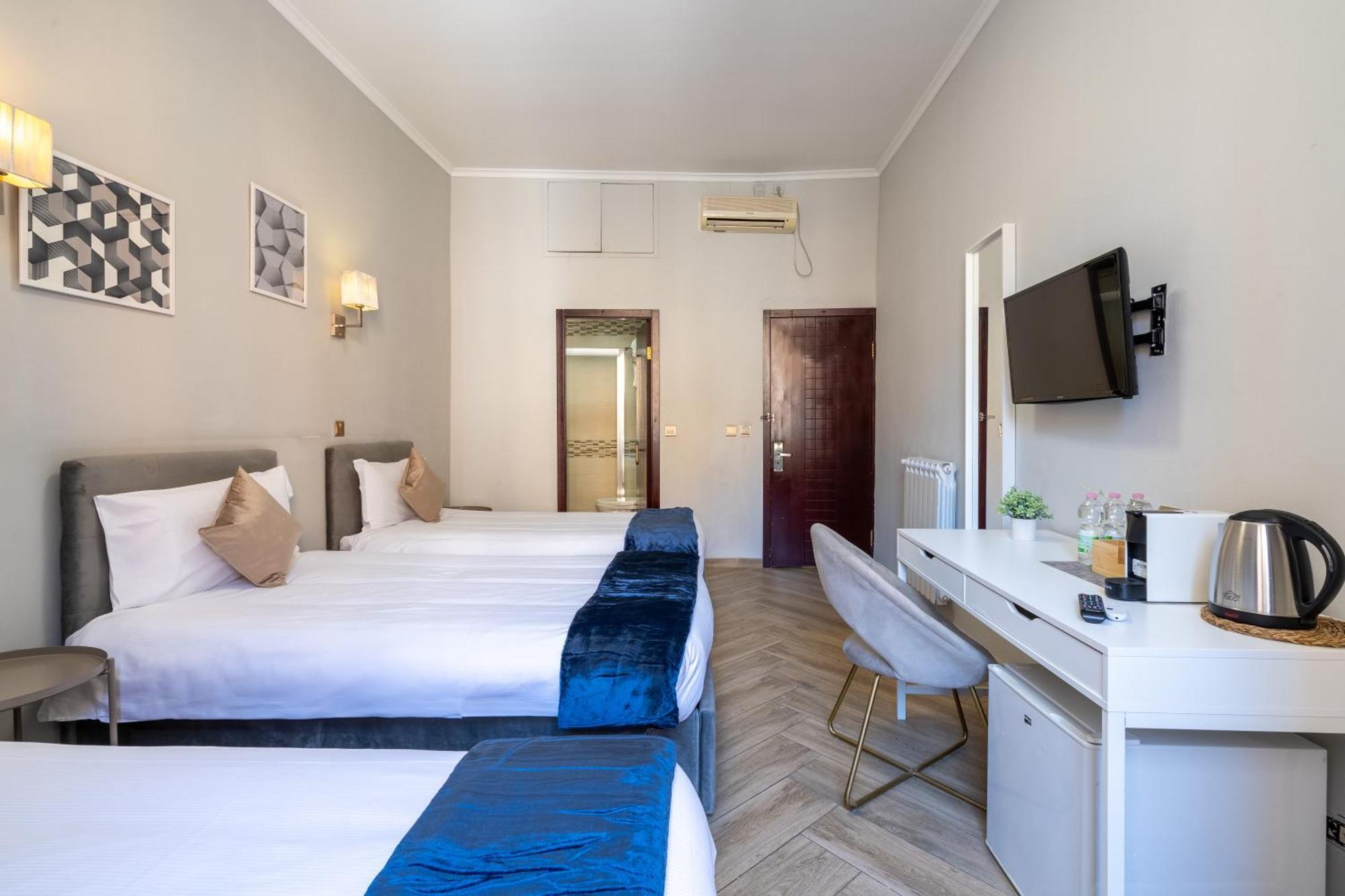 Portafortuna Guesthouse - Close To Colosseum Rome Exterior photo
