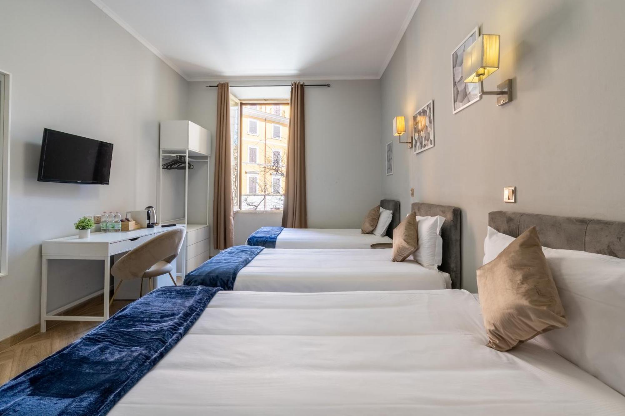 Portafortuna Guesthouse - Close To Colosseum Rome Exterior photo