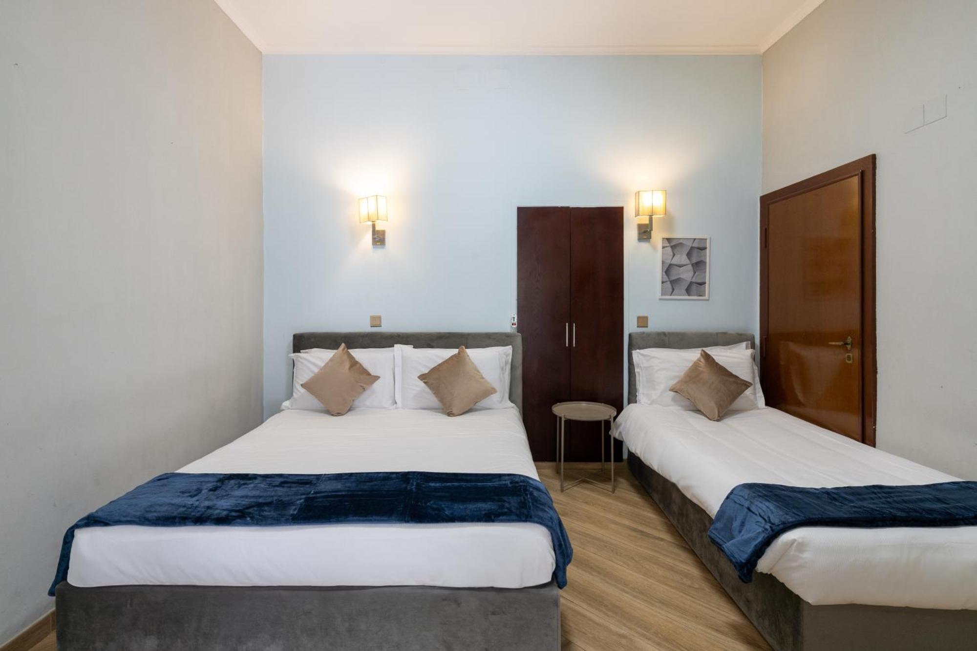Portafortuna Guesthouse - Close To Colosseum Rome Exterior photo